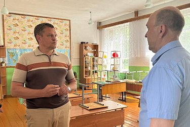 В Октябрьском районе школы готовят к новому учебному году
